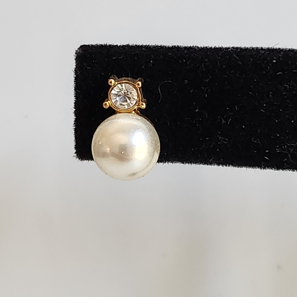 FAUX PEARL NECKLACE AND PIERCED EARRING SET - Picture 5 of 7